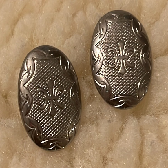 Silver Design Metal Pierce Earrings - Picture 3 of 16